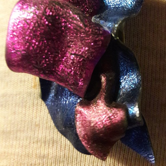 Vintage 80s melted plastic pin - Picture 3 of 3